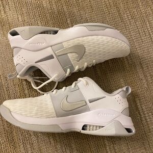 NWT Nike Zoom Bella 6 - W Size 8.5